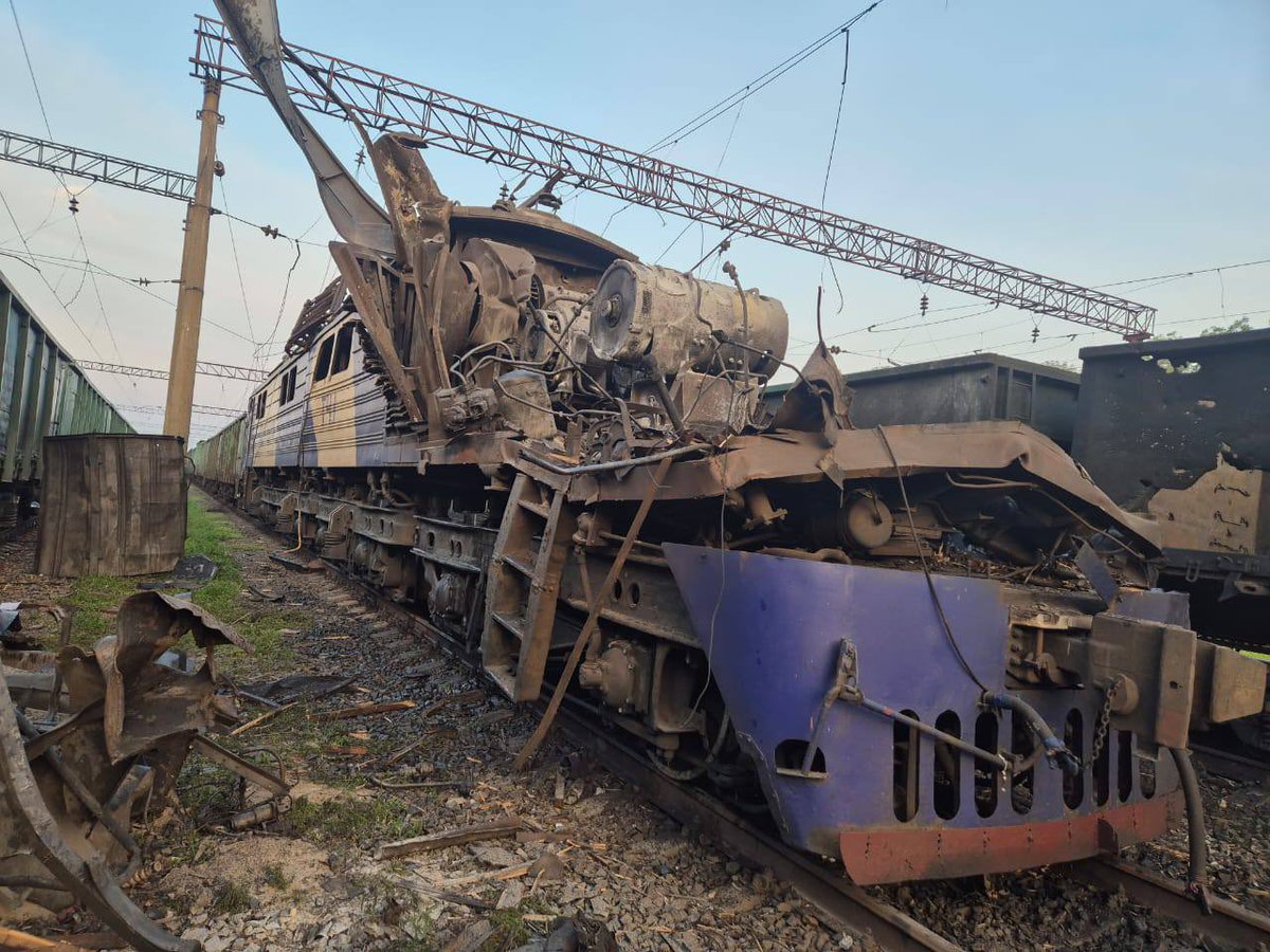 The Ukrainian Week / Tyzhden (@ukr_week_en) on Twitter photo Russia killed at least 7🇺🇦civilians, injured 25 over the past day, report said on July 18. In Dnipro Oblast, Shahed hit the Pavlohrad district overnight, killing a train drive, injured 2. 2 times in a day, Russia attacked the Prydniprovska Railway carrying civilian cargo #Ukraine Russia killed at least 7🇺🇦civilians, injured 25 over the past day, report said on July 18. In Dnipro Oblast, Shahed hit the Pavlohrad district overnight, killing a train drive, injured 2. 2 times in a day, Russia attacked the Prydniprovska Railway carrying civilian cargo #Ukraine