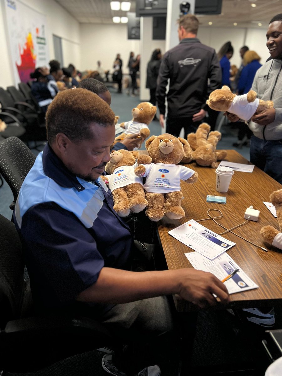 Lebopo77's tweet photo. #Mandelathon
Keeping his Legacy Alive
This morning we spent our 67min making Teddy Bear for the Mandela Children's Hospital. Teddy Bears were made with love and to give hope to the kids for a brighter future ahead.
#WeAreFord
#Insiders
@FordSouthAfrica