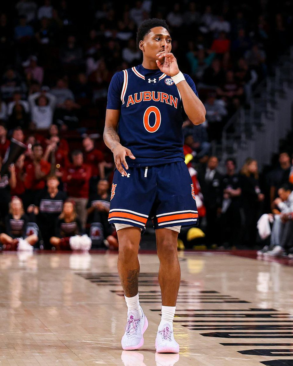 _showtimedee's tweet image. Blessed to receive an offer from auburn university 🧡💙
