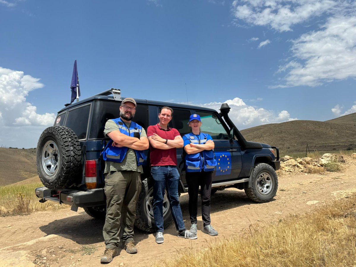 🇦🇲🇪🇺<a href="/mac_musial/">Maciej Musiał</a> uczestniczył dziś także w patrolu Misji Unii Europejskiej w Armenii (<a href="/EUmARMENIA/">European Union Mission in Armenia</a>).

Podczas niego odbył wiele rozmów  z pracownikami misji cywilnej, którzy przybliżyli cele takich patrolów i zadania, które stoją przed nimi.