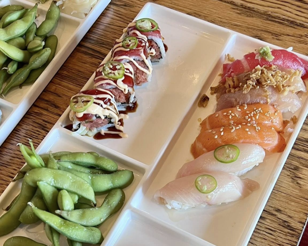 RealMomOfSFV's tweet image. In Burbank, at the corner of #RiversideDrive and North Maple Street, is #Yakumi, a fast-casual sushi spot that serves up tasty food! Check out my restaurant review here --&amp;gt; realmomofsfv.com/2025/07/18/yak…
#YakumiSushi #hosted #VisitBurbank #BurbankSushi #BurbankEats #LAsushi