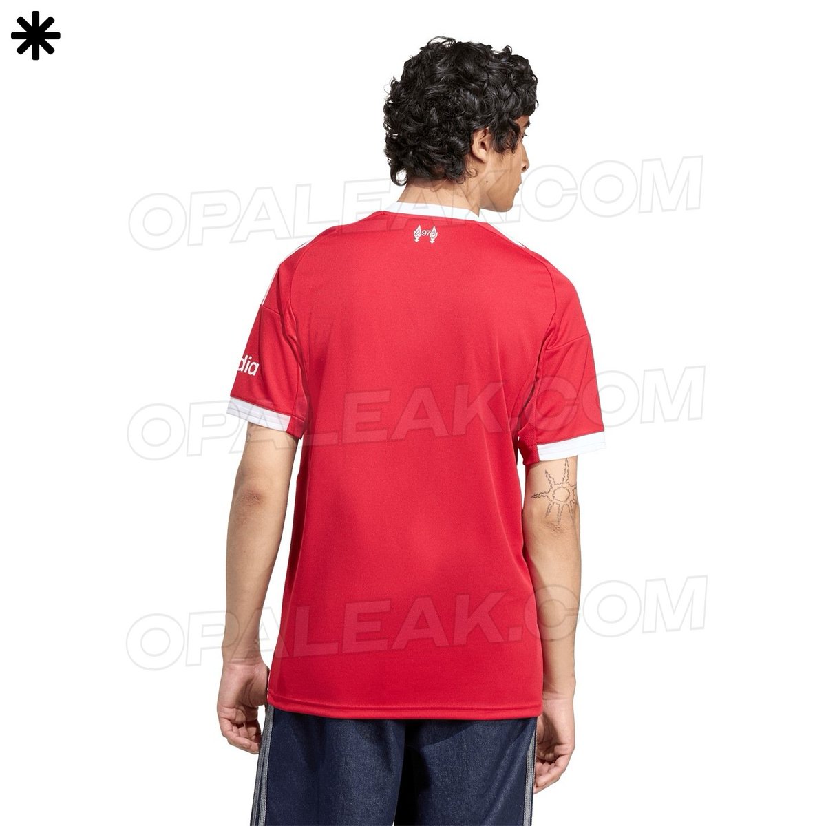 ParaPaul78's tweet image. Liverpool proper home kit. Not that fake crappy one doing the rounds