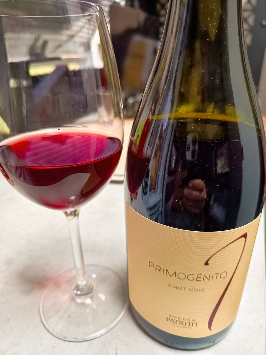 Nell'indecisione se sia il caso di brindare o meno, io intanto bevo!
E bevo bene