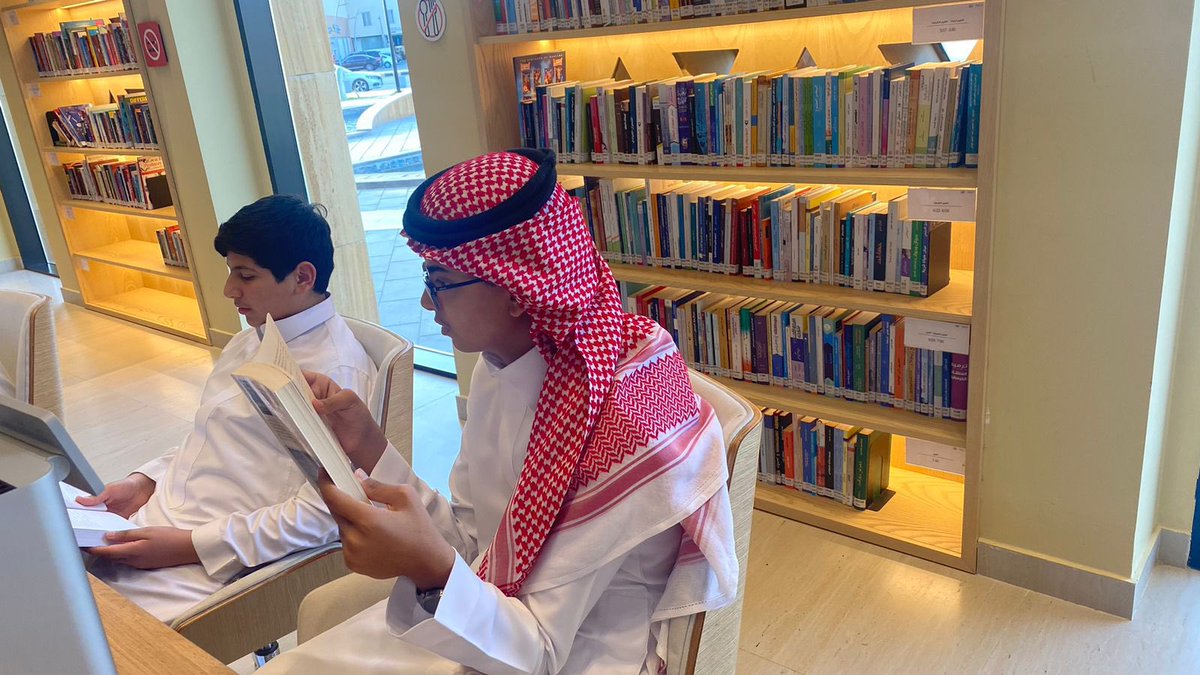 sharq_sd's tweet photo. في رحلة شبابية مميزة، انطلق #شباب_الشرق إلى بيت الثقافة، حيث عاشوا تجربة غنية في أجواء من الإلهام والمعرفة، ضمن فعالية القراءة التي جمعت بين المتعة والفائدة 📚✨ https://t.co/bvKXG7l6K2