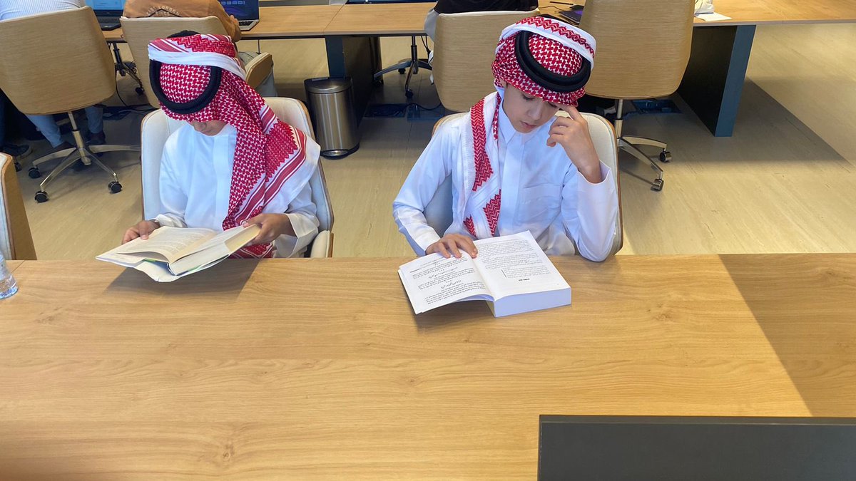 sharq_sd's tweet photo. في رحلة شبابية مميزة، انطلق #شباب_الشرق إلى بيت الثقافة، حيث عاشوا تجربة غنية في أجواء من الإلهام والمعرفة، ضمن فعالية القراءة التي جمعت بين المتعة والفائدة 📚✨ https://t.co/bvKXG7l6K2