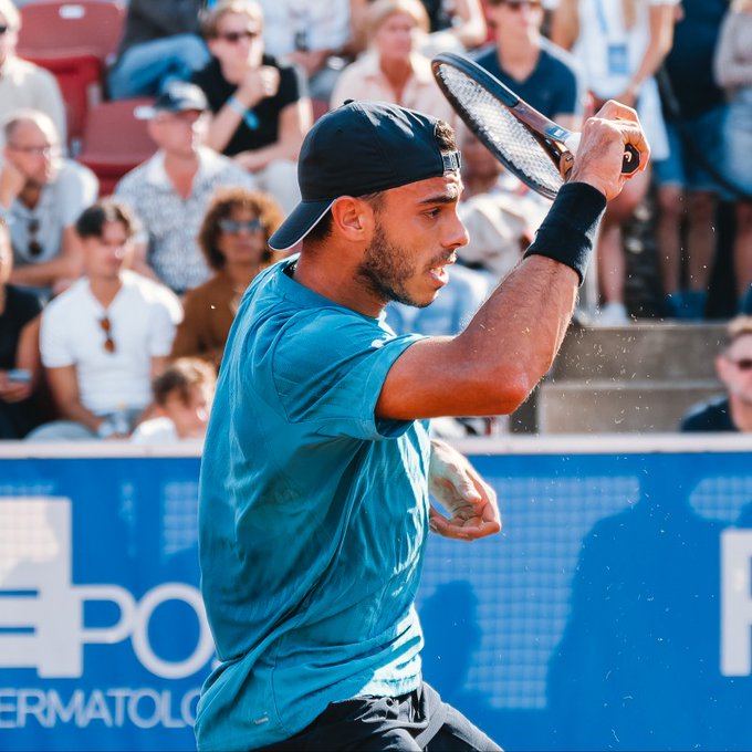 AATenis's tweet image. Avanza Cerúndolo 🇦🇷en Bastad 🇸🇪 👏
El campeón en 2022 está en semifinales del ATP 250 sueco al superar a Dzumhur por 6-0, 3-6 y 6-3 👌
🔜 Luciano Darderi 🇮🇹