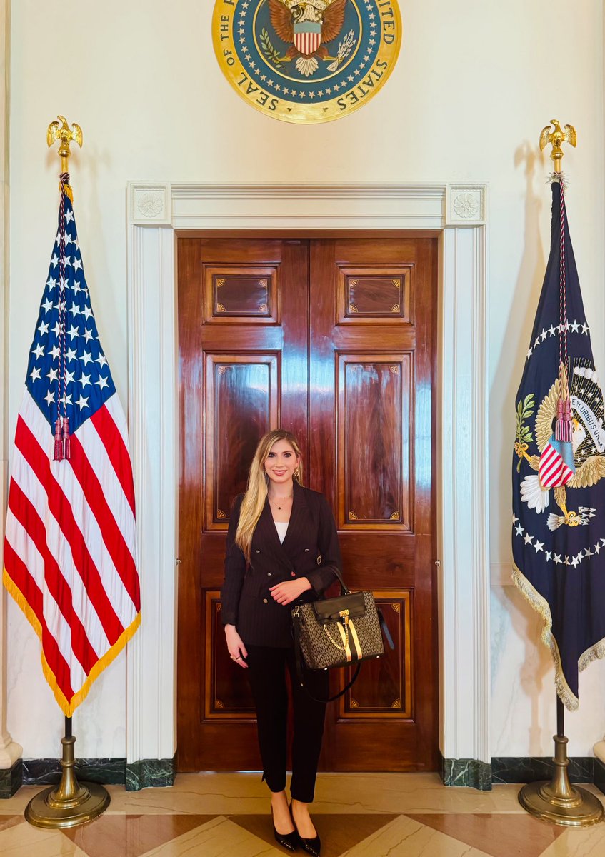 KiprilovNicole's tweet image. President Trump signed the HALT Fentanyl Act to curb the illicit flow of fentanyl into our country. @TABSReport brought 23+ Angel Families who have lost loved ones to fentanyl poisoning, and I was beyond honored to stand by these families as they witnessed our President sign this…