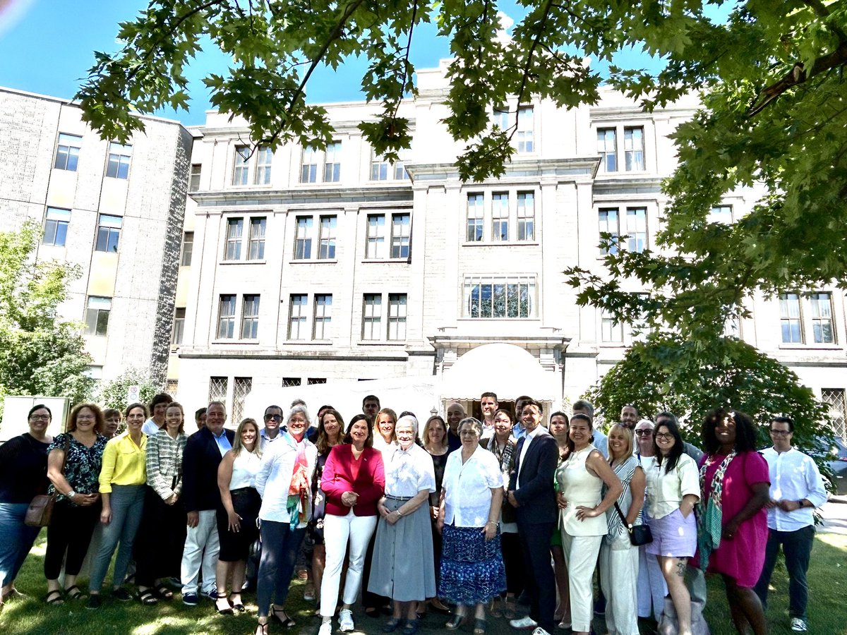 Cskeete's tweet image. Lโรฉconomie sociale, cโest du dรฉveloppement enracinรฉ dans nos communautรฉs. ร Laval, notre gouvernement investit 1,2 M$ dans le projet Village au bord de la riviรจre du Collectif autour dโune tasse โ un levier structurant qui conjugue culture, services de proximitรฉ et impact socialโฆ