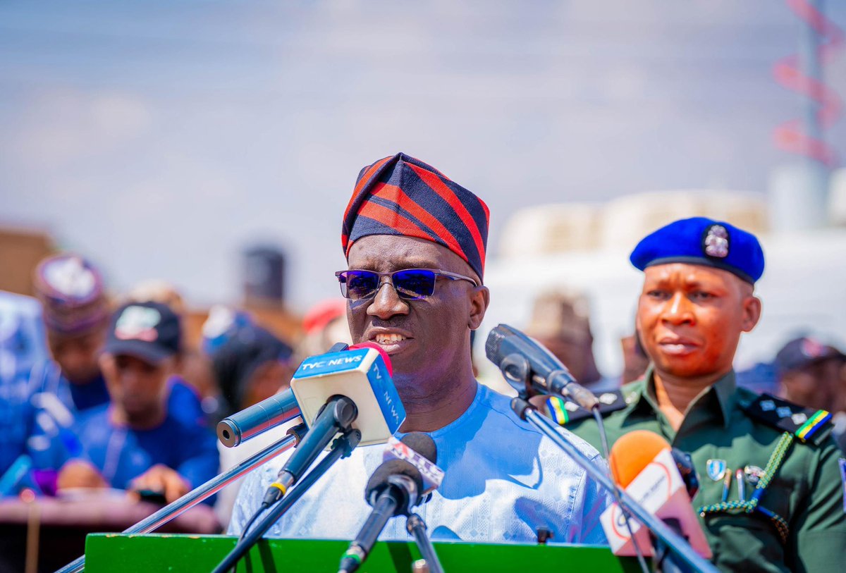 MobilePunch's tweet photo. 𝐎𝐤𝐩𝐞𝐛𝐡𝐨𝐥𝐨 𝐰𝐚𝐫𝐧𝐬 𝐏𝐞𝐭𝐞𝐫 𝐎𝐛𝐢 𝐚𝐠𝐚𝐢𝐧𝐬𝐭 𝐯𝐢𝐬𝐢𝐭𝐢𝐧𝐠 𝐄𝐝𝐨 𝐰𝐢𝐭𝐡𝐨𝐮𝐭 𝐬𝐞𝐜𝐮𝐫𝐢𝐭𝐲 𝐜𝐥𝐞𝐚𝐫𝐚𝐧𝐜𝐞

https://t.co/eNWThUvPGU https://t.co/YX3DBSfXPY