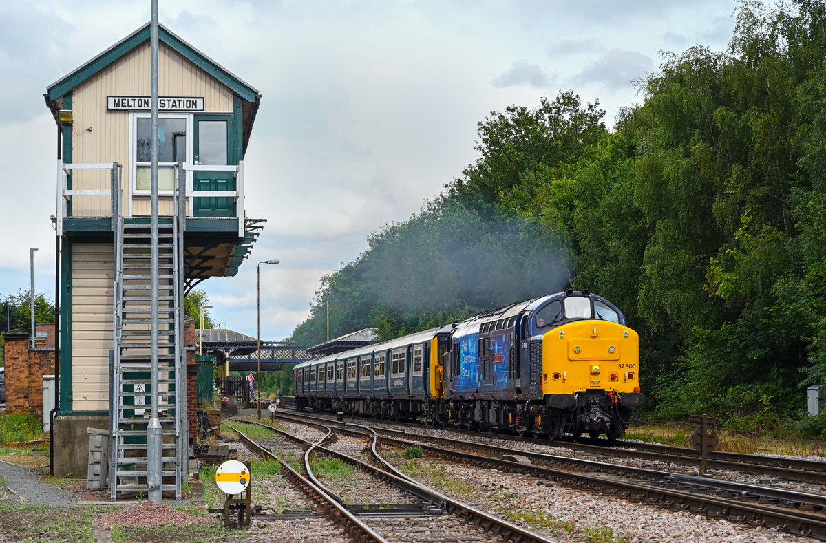 37800 'Cassiopeia' blasts away from Melton Mowbray on 17/07/25 working the 5Q99 Wimbledon Park Depot to Derby Litchurch Lane. In the formation was BR blue &amp; grey 455868, owned by South Western Railway heading for display at the forthcoming 'Greatest Gathering' event. #Rail200