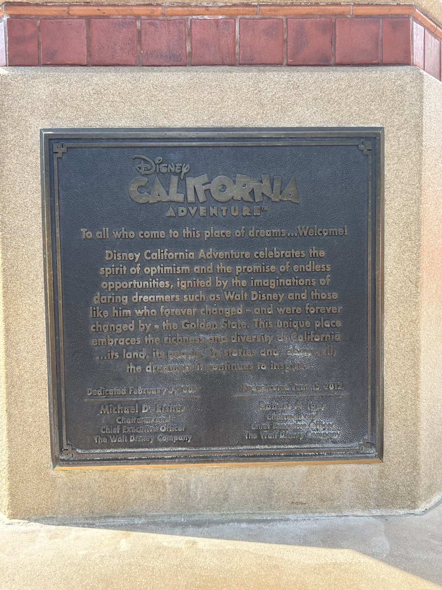 SimonLuxford's tweet photo. Lovely message to start the day @Disneyland #CaliforniaAdventure 
#diversity #dreams #inspiration #celebration °o° https://t.co/4ssoyJEsnL