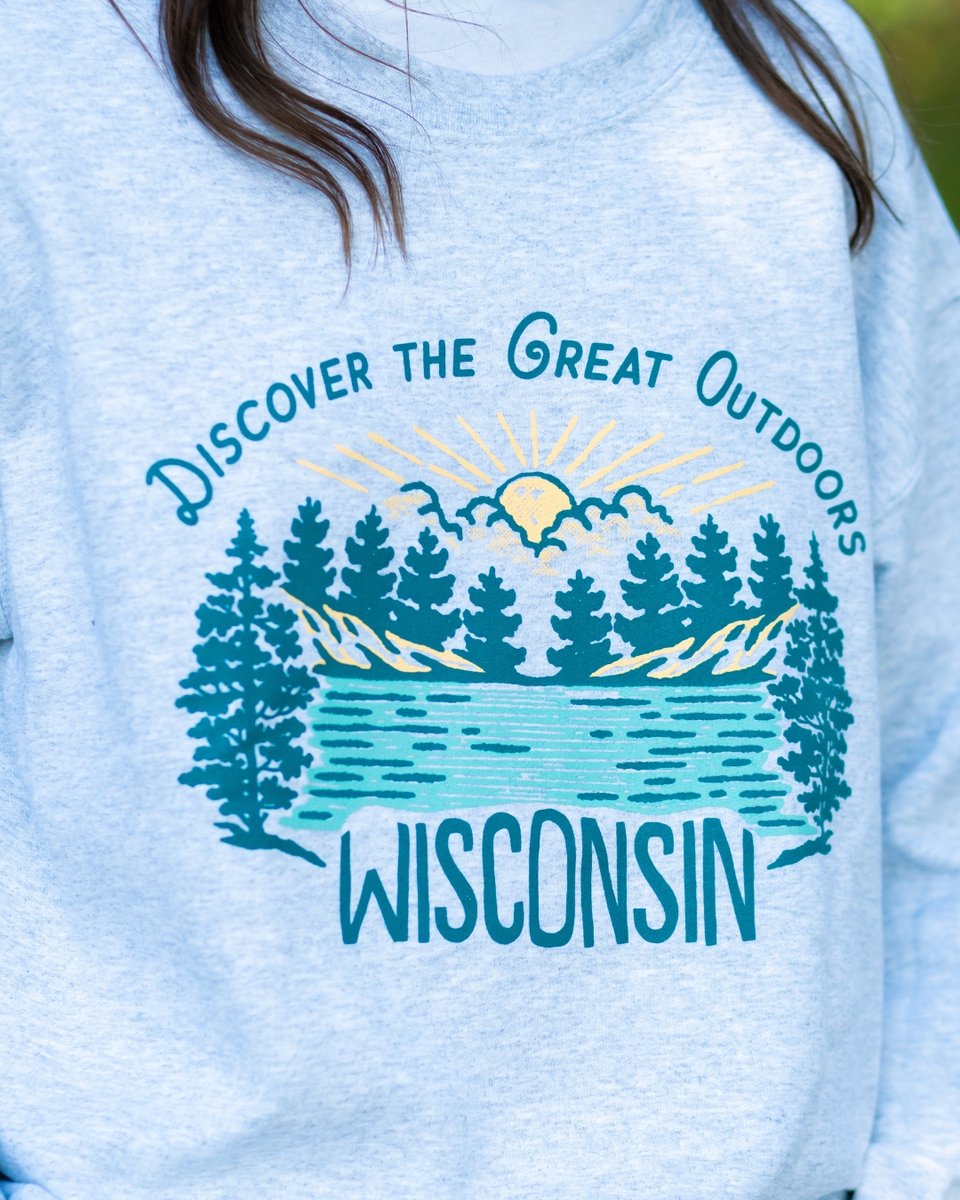 DiscoverWI's tweet image. Outdoors in Wisconsin just hits different. If you’re reppin’ the WI Throwback Crew or the Discover Great Outdoors Crew—we see you. 👀

If you&apos;re not, shop now: bit.ly/4m1oVkg