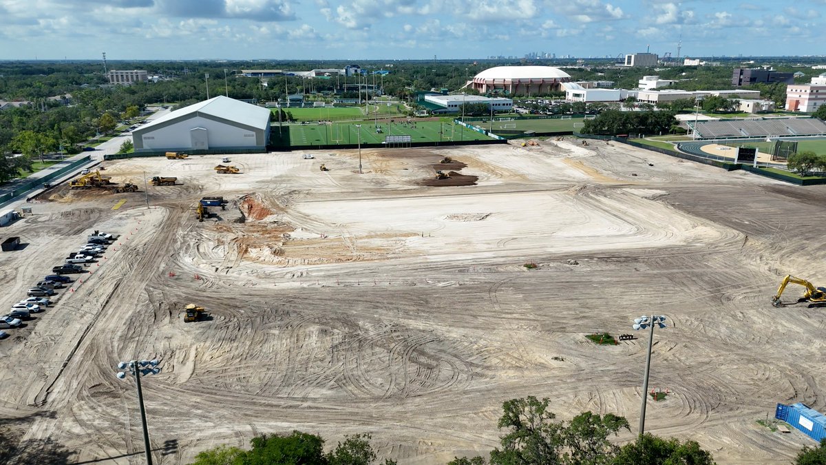 USFAthletics's tweet image. The future's bright, Tampa Bay 🤩
A bird's eye view of the progress at the site of the on-campus stadium!
#HornsUp 🤘