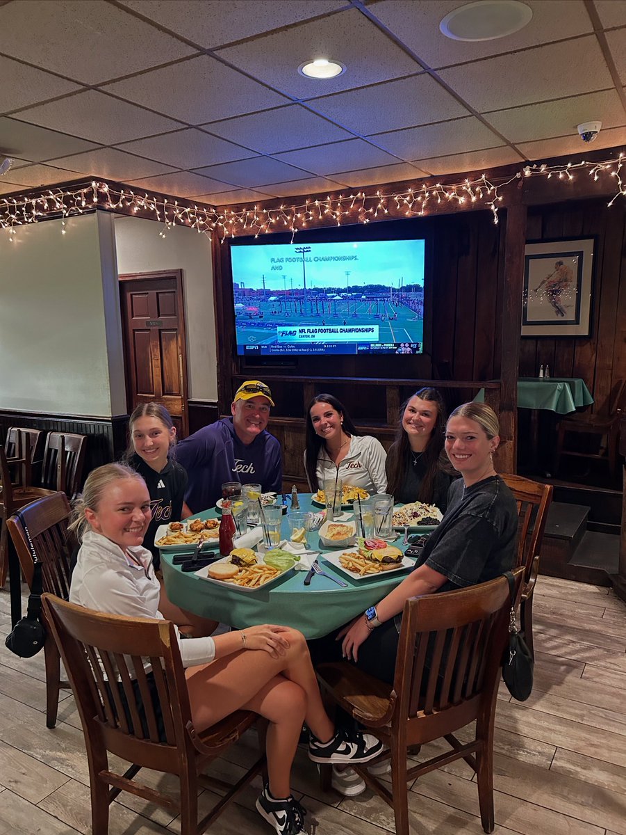 TNTechFootball's tweet image. Lunch today with the
#20SomethingWomen of TN Tech FB!
These ladies are pioneering a way for Women in College Sports!
#AimHigh | #WingsUp | #Womeninsports