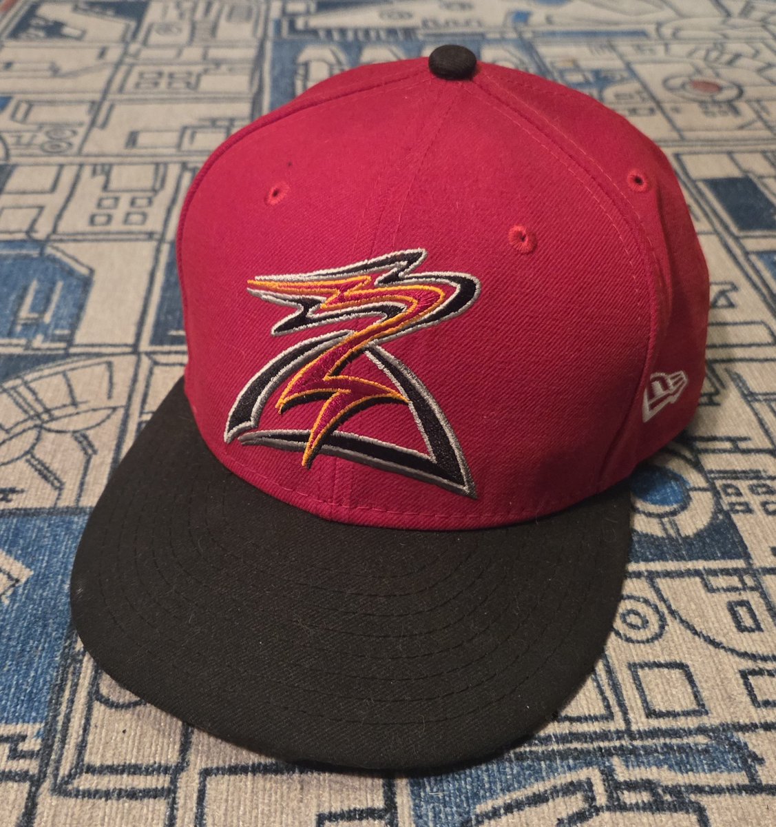 MinorLeagueNerd's tweet image. Today's Unaffiliated Friday #capoftheday is the @SKVolcanoes. Though they were affiliated when we saw them in 2013. ##HatTwitter
