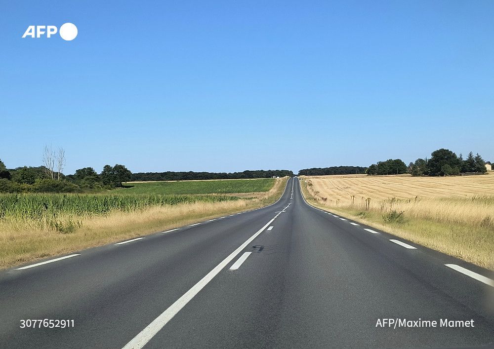 afpfr's tweet photo. 🎧 Pour la troisième étape de son tour de France des bonnes idées, #SurleFil se rend dans la Vienne, où la mobilité est un problème du quotidien. L’association VMS86 a ouvert un service de transport solidaire avec des chauffeurs bénévoles.
➡️ https://t.co/p5CSsEc7Rw https://t.co/Sd7NjPWpdU