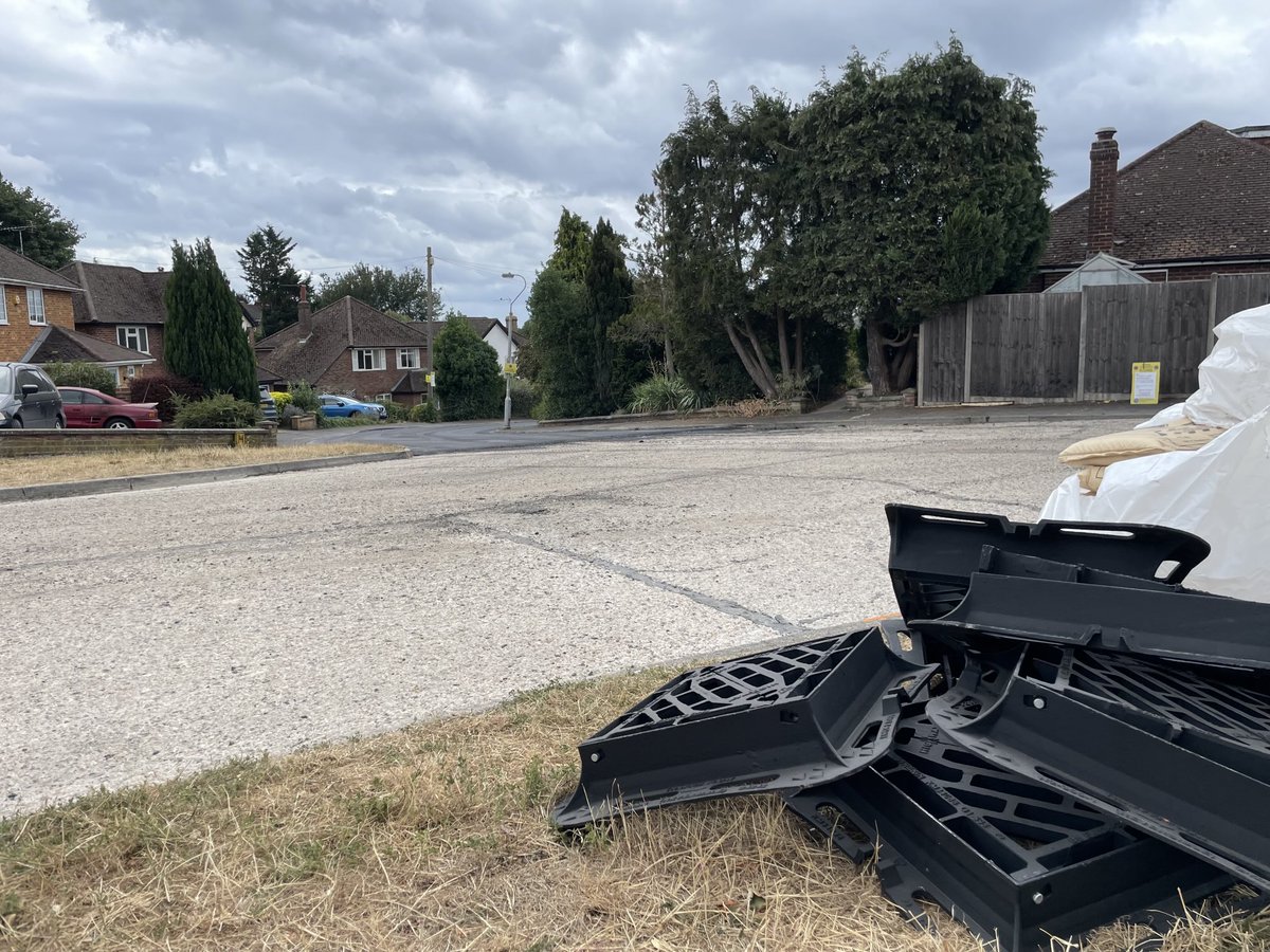 Resurfacing work at The Paddock and Wheatley Way now complete. Thank you ⁦<a href="/Bucks_Highways/">Buckinghamshire Highways</a>⁩