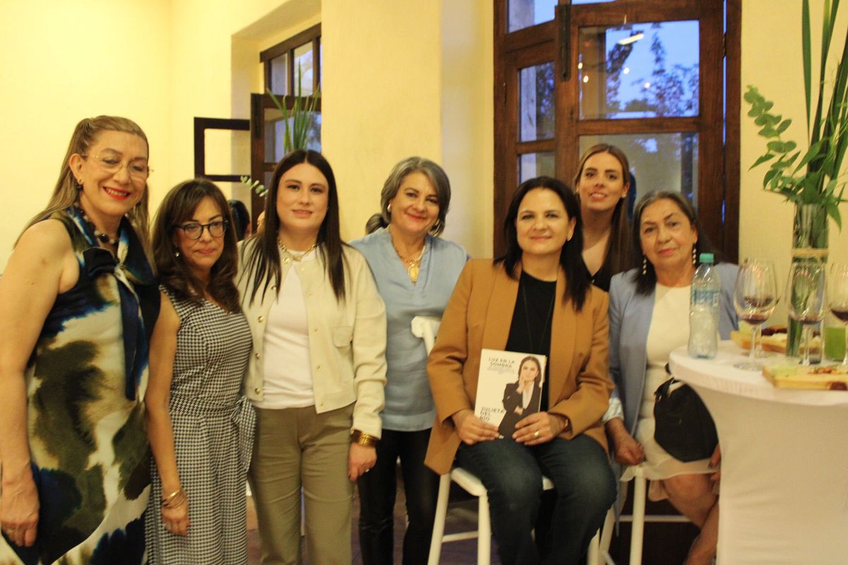 JulietDelrio's tweet photo. Puede que no haya institutos autónomos que vigilen el derecho a saber, pero sí hay una Constitución que lo garantiza.

Lo importante es que la sociedad no olvide que esos derechos existen,
y que siguen vivos mientras haya quien los exija, los defienda y los ejerza. https://t.co/OOK4m5oeTx