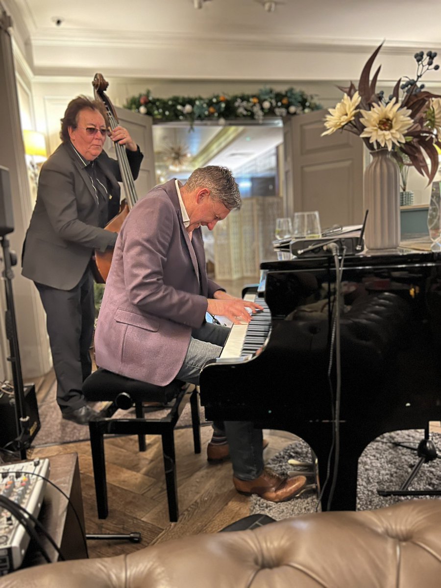 repmusic (@planetrepmusic) on Twitter photo Live #jazz this weekend at <a href="/GonvilleHotel/">Gonville Hotel</a>! #Piano jazz duo w/ <a href="/RobinPjazz/">Robin Phillips Jazz</a> & Terry Fri 7-9pm. Then #vocaljazz w/ Ruth & Joel Sat 6:30-9pm! Free to enjoy for hotel residents & local guests in the Long Bar. #Cambridge <a href="/LoveCambridge_/">Love Cambridge</a> Live #jazz this weekend at <a href="/GonvilleHotel/">Gonville Hotel</a>! #Piano jazz duo w/ <a href="/RobinPjazz/">Robin Phillips Jazz</a> & Terry Fri 7-9pm. Then #vocaljazz w/ Ruth & Joel Sat 6:30-9pm! Free to enjoy for hotel residents & local guests in the Long Bar. #Cambridge <a href="/LoveCambridge_/">Love Cambridge</a>