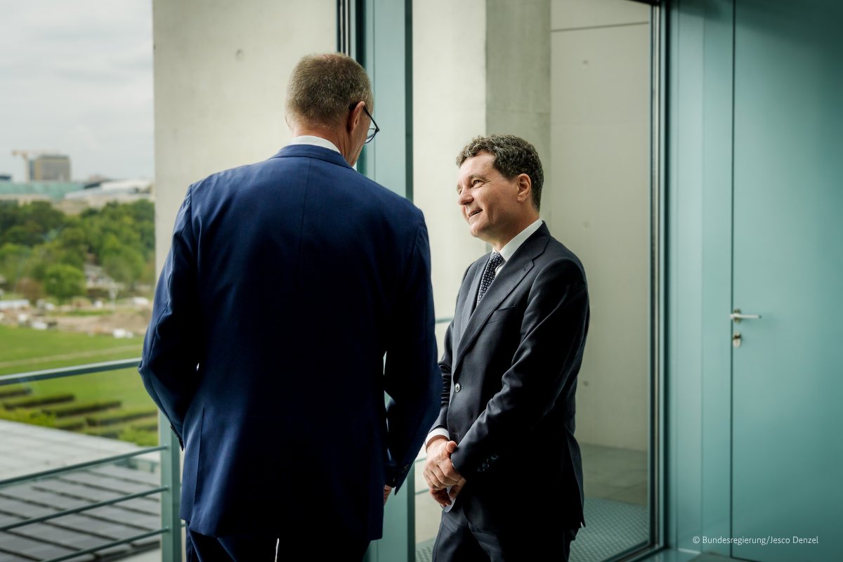 bundeskanzler's tweet image. Germany and Romania have strong economic relations, and we are also close partners in terms of security policy. We are working together to make them even better and are facing up to the challenges to our democracies. Welcome to Berlin, @NicusorDanRO.