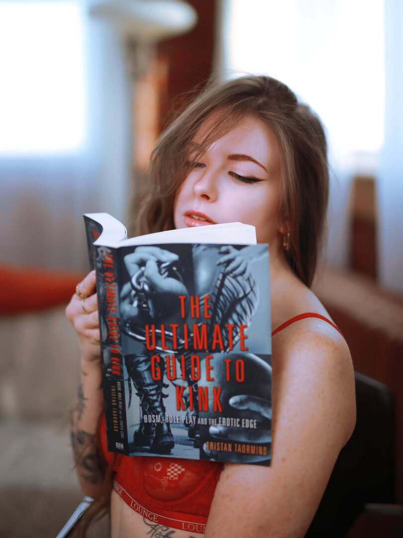 Britt
Talent : @the_tiny_model
DOP : <a href="/justinjaideep/">Justin Jaideep</a> 
.
.
.
#lingerie #redlingerie #glamour #portrait #boudoir #lacelingerie #fashion #styling instagr.am/p/DMQe2nGsDtS/