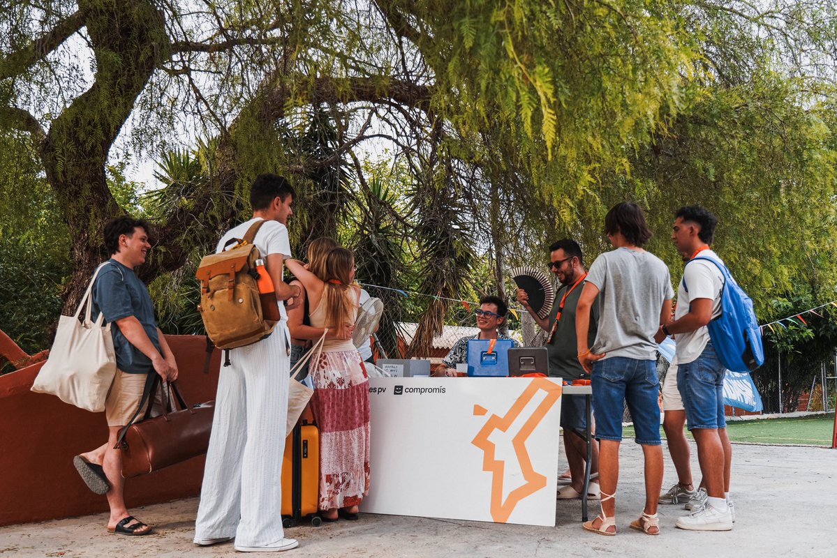 JovesPV's tweet image. Comencem a arribar a la nostra Trobada Nacional d’Estiu!
Aquest cap de setmana parlarem de la crisi de l’habitatge que patim les persones joves i plantejarem les solucions que necessitem.
Un dret com una casa!