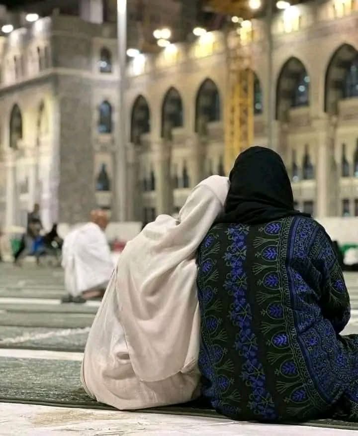 أن أمشي هُنا مُصطحبةً أمي 
وما ذلك على الله بعزيز '''❤