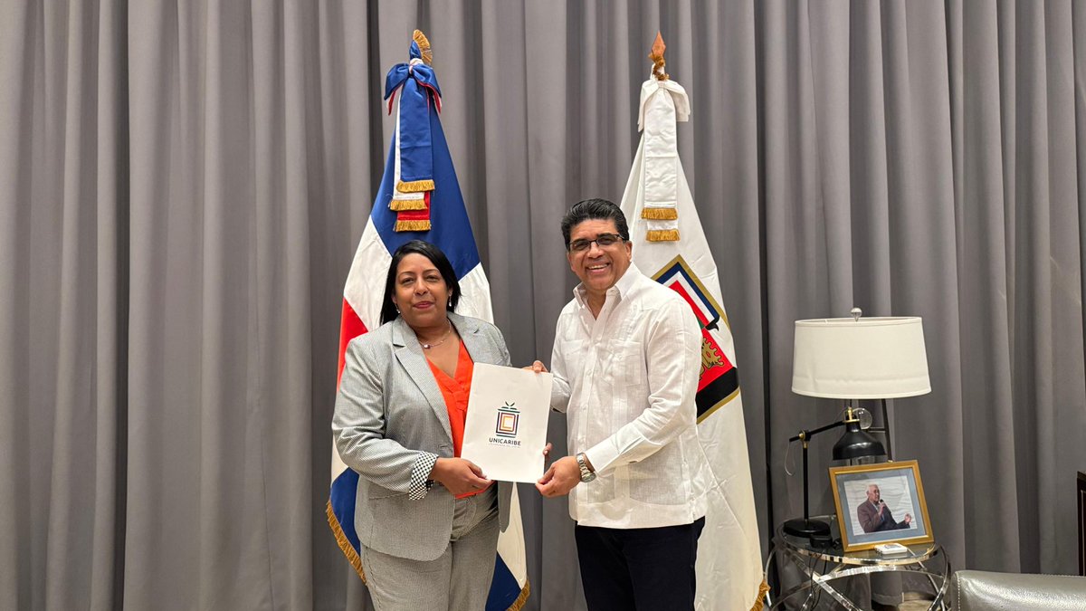 Con motivo de seguir contribuyendo al fortalecimiento del desarrollo local, la decana de la Escuela de Administración Municipal, Comunicación Política y Marketing Digital, Altagracia Tavárez, fue recibida por el alcalde de Santo Domingo Este, Dio Astacio