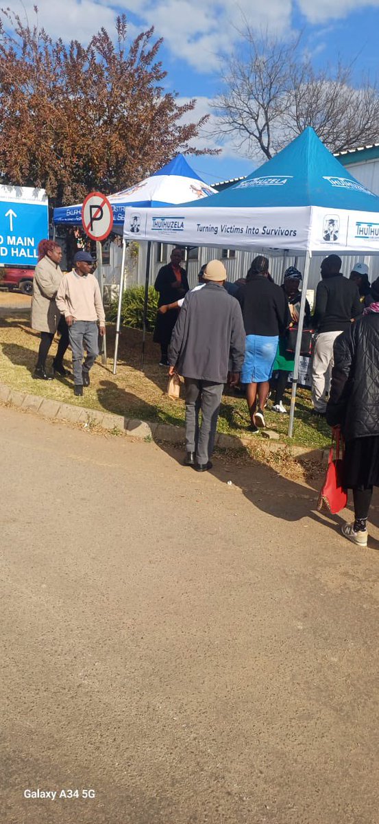 EkurhuleniDist1's tweet photo. In the spirit of Mandela Day, Tembisa Masakhane Thuthuzela Care  held a Fresh Fruit and Snack Handout Drive for the center survivors and outpatients of Tembisa Hospital. The staff also provided health education to the patients.#LetsGetInvolved https://t.co/AdH2NXKkr0