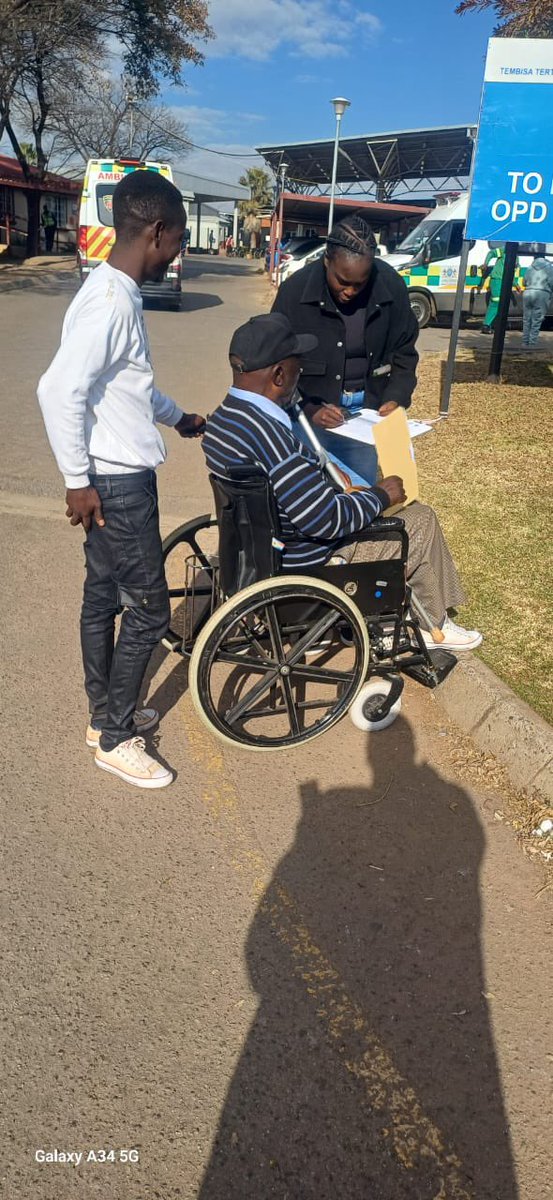 EkurhuleniDist1's tweet photo. In the spirit of Mandela Day, Tembisa Masakhane Thuthuzela Care  held a Fresh Fruit and Snack Handout Drive for the center survivors and outpatients of Tembisa Hospital. The staff also provided health education to the patients.#LetsGetInvolved https://t.co/AdH2NXKkr0