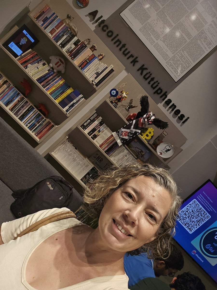 idildadan's tweet image. Yine bir 💧 #SuiKriptoCuma , üstelik bazı hediyeler de var galiba 🤩
 via: @SuiNetwork &amp;amp; @altcointurk &amp;amp; @SuiFamOfficial ✨
