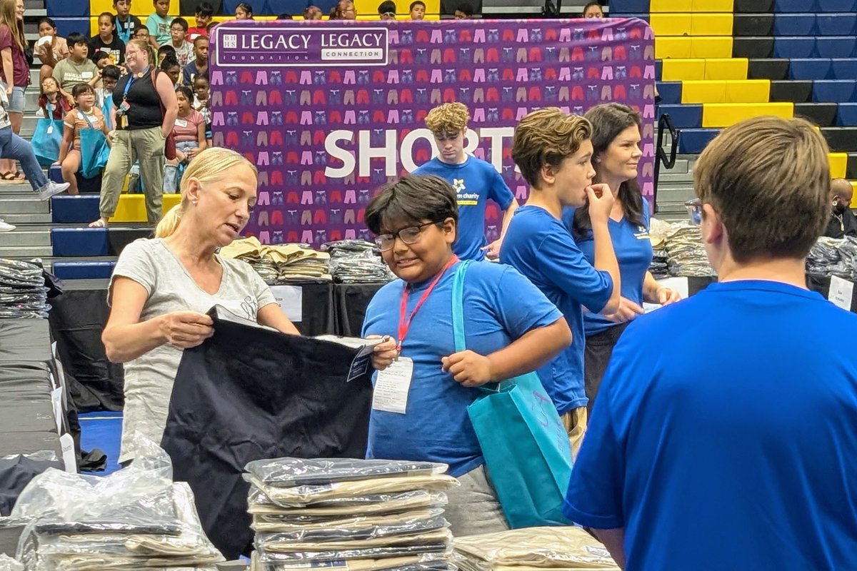 BHHS Legacy (@bhhslegacy) on Twitter photo That’s a wrap on this year’s Backpack Buddies clothing distribution—and what a day it was! A heartfelt thank you to our amazing friends at <a href="/AFFCF/">AFFCF</a>, <a href="/PiperTrust/">Virginia Piper Trust</a>, <a href="/PhoenixCollege/">Phoenix College</a> and every volunteer, staff member and sponsor who made it all possible. See you next year! That’s a wrap on this year’s Backpack Buddies clothing distribution—and what a day it was! A heartfelt thank you to our amazing friends at <a href="/AFFCF/">AFFCF</a>, <a href="/PiperTrust/">Virginia Piper Trust</a>, <a href="/PhoenixCollege/">Phoenix College</a> and every volunteer, staff member and sponsor who made it all possible. See you next year!
