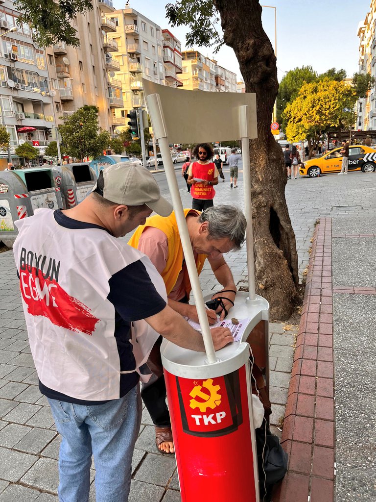 📣GEDİZ ELEKTRİK ACİLEN DEVLETLEŞTİRİLMELİDİR!

İzmir'in her geçen yıl daha çok yangınla karşı karşıya kaldığı bir gerçek. Bu süreçte ne yerel yönetimler ne devlet kurumları ne de GDZ Elektrik Dağıtım A.Ş. gibi özel kuruluşlar bu alanda yeteri denetim ve koordinasyonu gösteriyor.