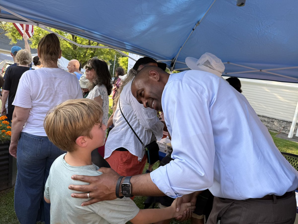 DelgadoforNY's tweet image. This is what fuels me: the people.
Your trust. Your stories. Your fight.
Let’s build a campaign that’s centered around the people - around you.