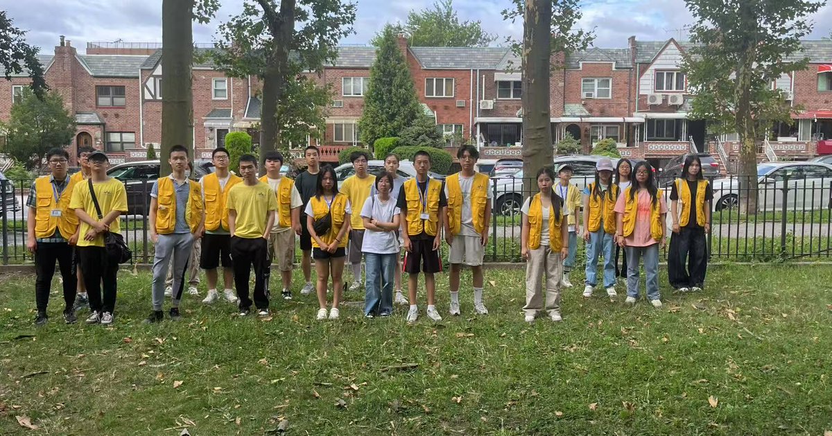 pcra_nyc's tweet image. Join the Summer Beautification Program every morning, 7–9 AM:
📍 Leif Ericson Park and Square (Mon–Fri)
67th Street & 9th Avenue
📍 Sunset Park (Mon, Wed, Thurs, Fri)
7th Ave between 41st & 42nd Streets
💪🌼 Book online today!
pcr.nyc/volunteerevent
#pcranyc #nonprofit