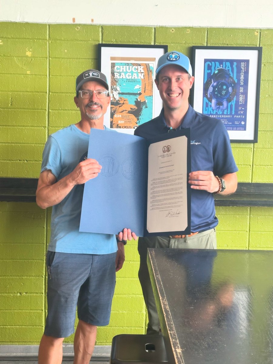 ScVanValkenburg's tweet image. I love @fgbrewing! They are a pillar of Lakeside and Tony and Jessica are some of the nicest people around. I repped them in the @VaHouse and was really excited to present them with a resolution recognizing them for all their achievements! I got a new hat while I was there!