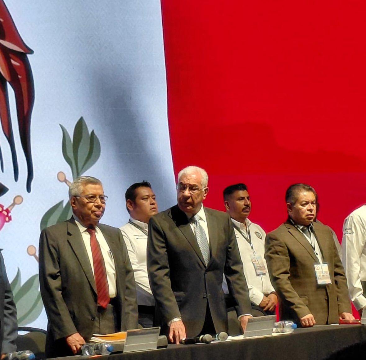 En curso, el XI Congreso Nacional Ordinario del Sindicato de la Industria Petroquímica, organización que cumple 63 años y sigue creciendo con mucho trabajo y mucha fuerza.
“Orgullosa fuerza de trabajo” como lo denominó nuestro recordado Líder Don Gilberto Muñoz Mosqueda.
