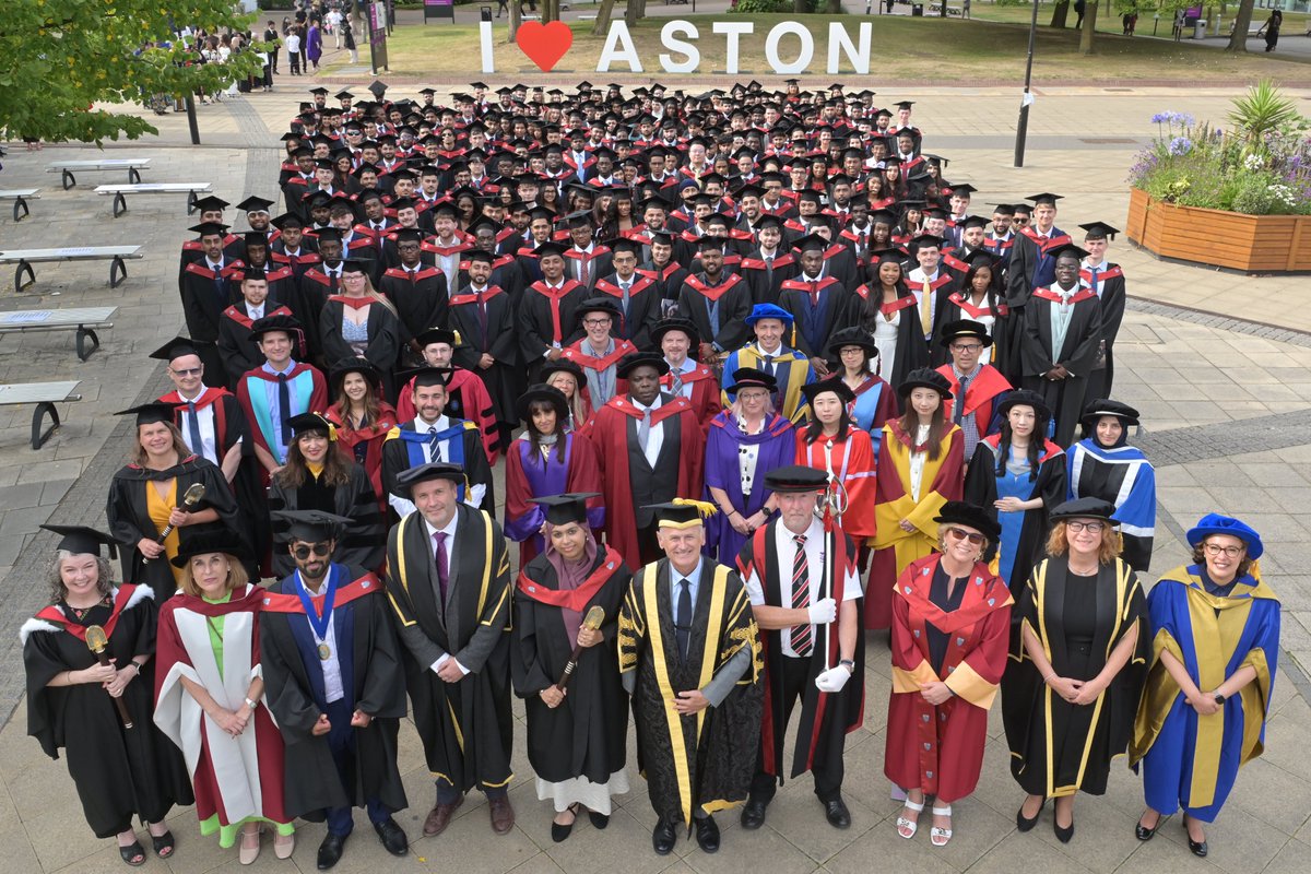 AstonPress's tweet image. 1⃣2⃣| Congratulations to all @AstonUniversity graduates in our 12th ceremony of the week
🎉Undergraduates from @AstonBusiness received their degrees in our final celebration of the day
🎓The ceremonies continue next week on Monday & Tuesday
👉tinyurl.com/bde6v5cj