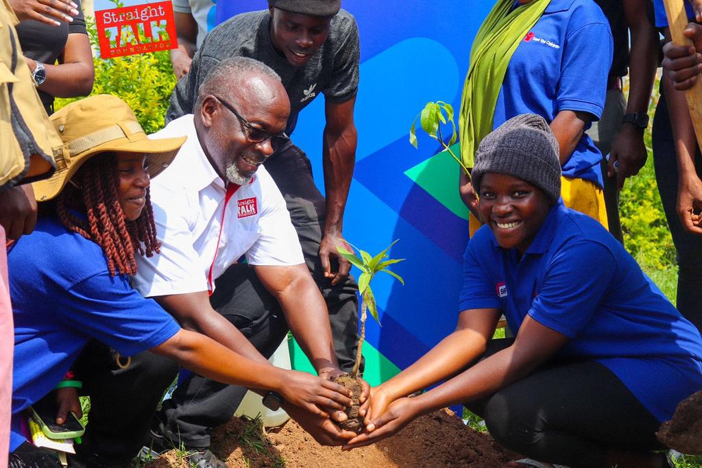 STFUganda's tweet image. Following the session, we engaged in tree planting to promote environmental sustainability and give back to the community—highlighting the connection between financial responsibility and social responsibility.