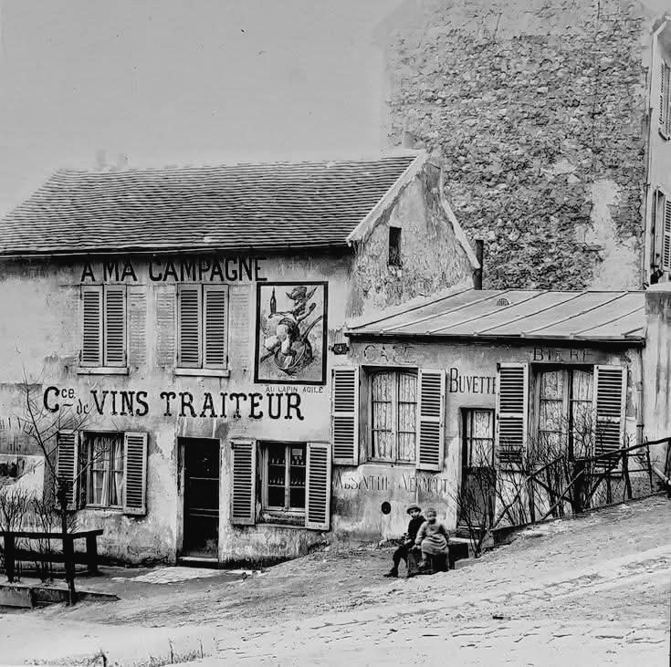 📷 Au Lapin Agile, rue des Saules, Montmartre. 
c.1890. Paris 18e