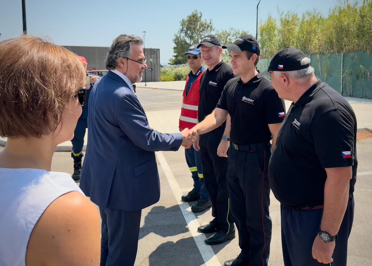 PPeckova's tweet image. Naši @HZS_STC pomáhají v Řecku 👨🚒🇬🇷
🚒 V rámci programu EU Prepositioning vyrazilo do akce 22 českých hasičů a mezi nimi i ti středočeští!
🔥 Řecko má v letních měsících vysoké riziko lesních požáru, a tak tam jsou naši hasiči nasazeni v režimu pohotovosti. Kromě zásahů ale…