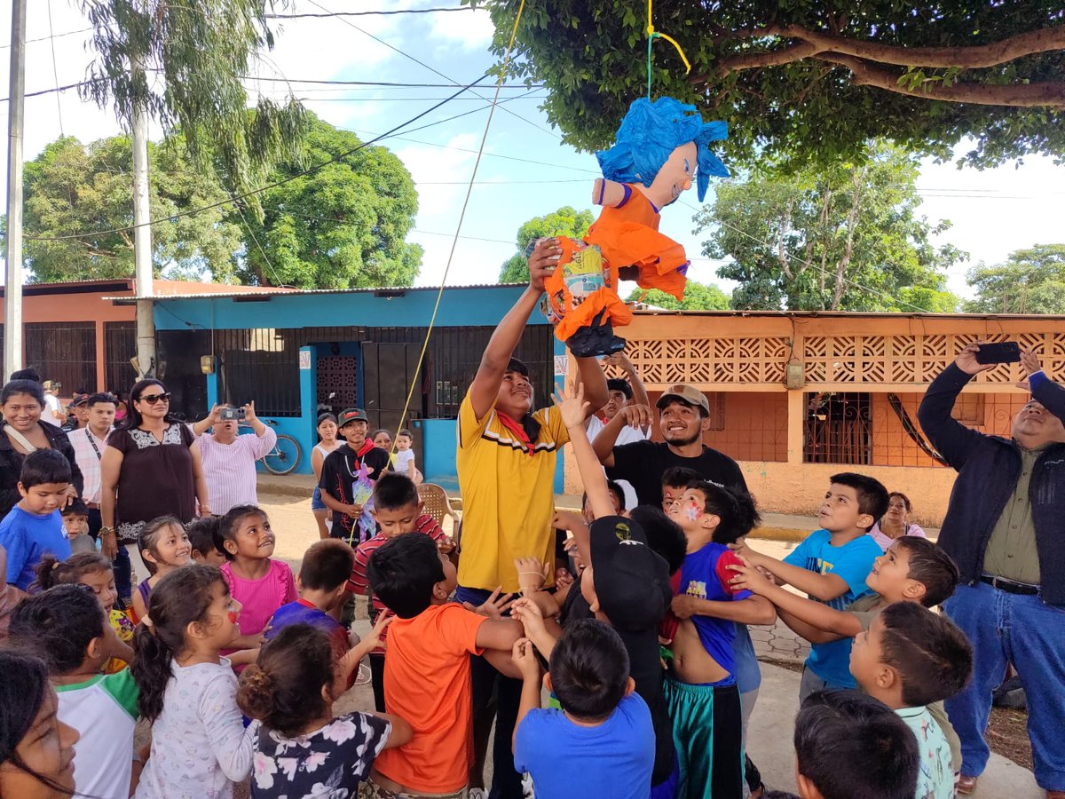AdelanteSiempr_'s tweet photo. 📷Imágenes de los Parques del Barrio Héroes y Mártires de #Monimbo, y El Repliegue #Masaya, dónde se realizaron Celebraciones del Día de la Alegría ayer 17 de Julio.
Compartiendo con alegría el quiebre de piñatas, Pinta Caritas, Juegos y Liga Relámpago con los Mimados. https://t.co/2TfkmzIGpO