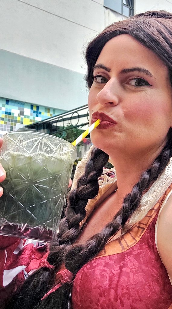 ManlimaCosplay's tweet image. Yo me pedí un @misterkristoff y me llegó una poción multijugos pero muy disfrutable oiga 🤗
@festivalcelsius #celsius232 #festivalcelsius