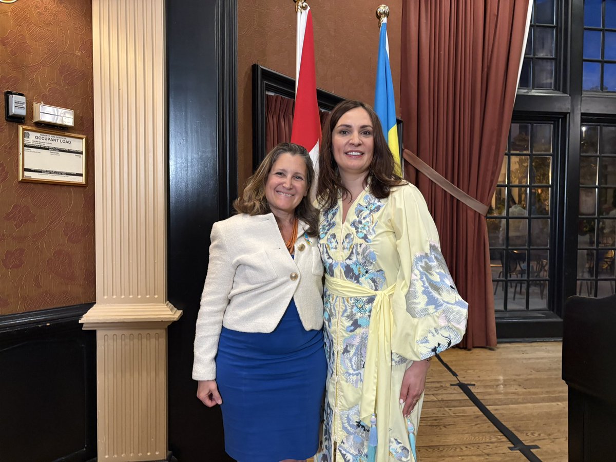 cafreeland's tweet image. Thank you to Ukraine’s Ambassador to Canada, Yuliya Kovaliv, for her exceptional leadership and service. Canada’s support for Ukraine is steadfast and unwavering. We will stand with Ukrainians in their fight for freedom, democracy and peace for as long as it takes. 🇨🇦🇺🇦
