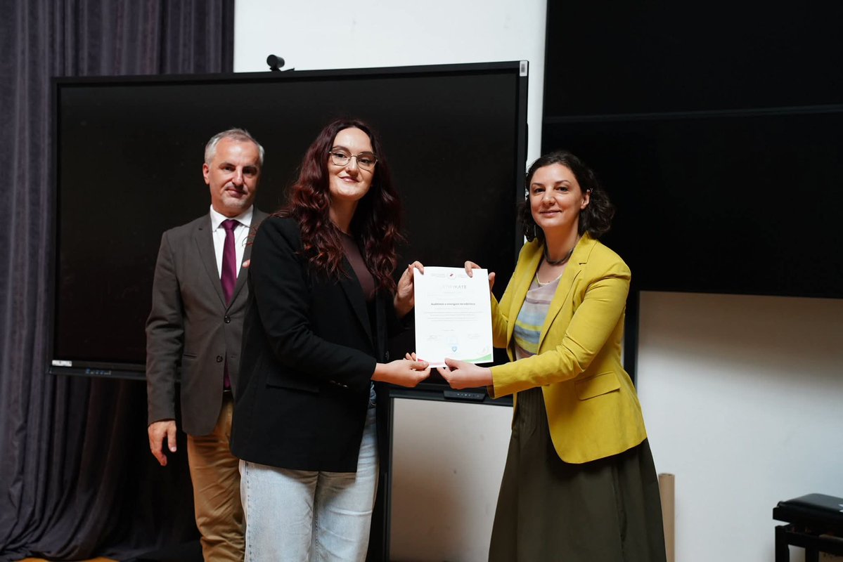 Artane_R's tweet image. Happy to see another 46 certified energy auditors added to a network of 300+ professionals already trained by the Energy & Sustainability Centre (QEQ) of University of Prishtina, licensed by @EconomyRks.
These women and men lay the foundation of a cleaner, more efficient economy!