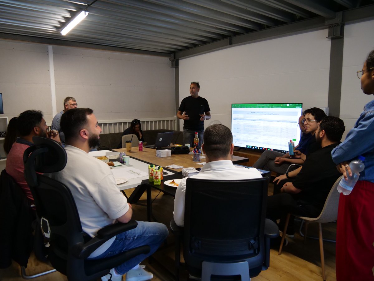 Laatste stuurgroepmeeting van DENK Almere voor de zomer ☀️
Met onze lijsttrekker Achraf el-ghaddari en sterke input van Aziz.
Gesproken over wonen, kansen, antidiscriminatie én:
🕊️ Free Palestine. We blijven online actief!
#DENKAlmere #FreePalestine #DenkMee