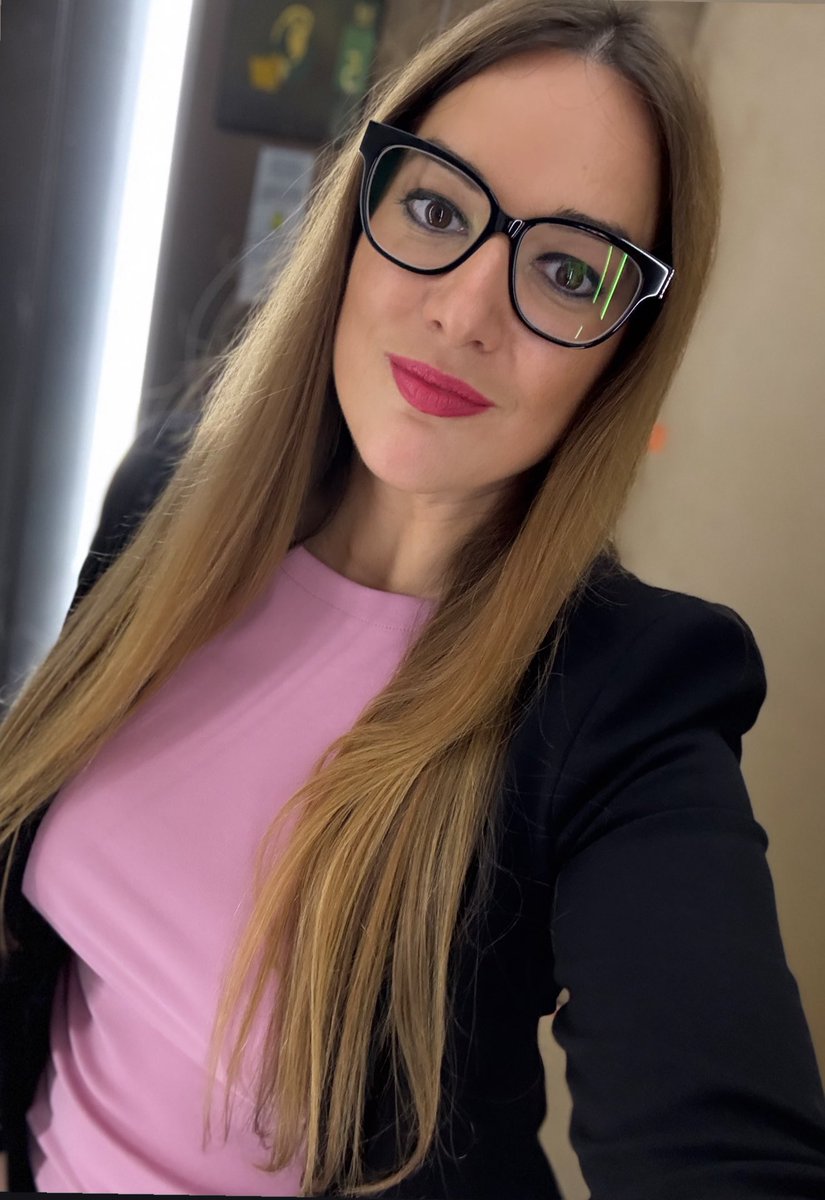 sabrinabierlein's tweet image. Et bon week-end à tous.
Calme, paix et amour ☮️… pour changer!
#journaliste #taf #repos
