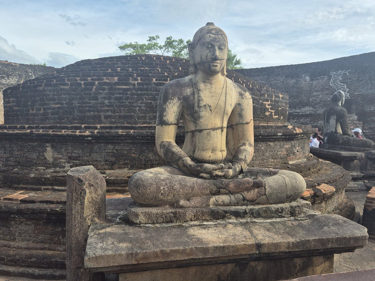 BlaiseOutdoor's tweet image. An afternoon exploring the ancient religious city of Polonnaruwa by bicycle, a sacred religious site. On the journey back to the accommodation the students gave us their best group karaoke. Tomorrow another early start as we hike through the Knuckles mountains.