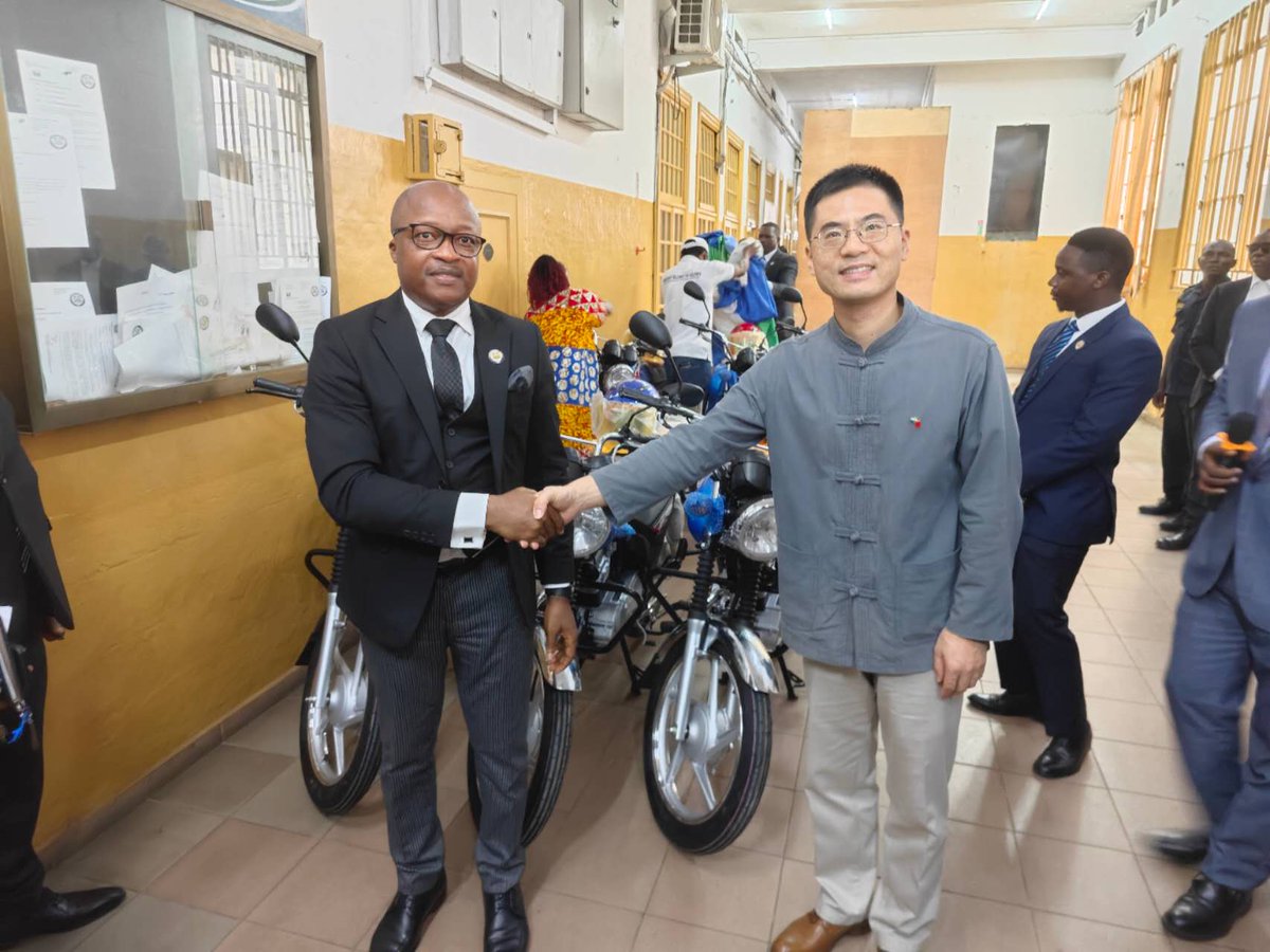 Wang Qing王擎 (@amb_wangqing) on Twitter photo It is my great pleasure to hand over motorbikes to His Lordship Chief Justice Komba Kamanda <a href="/JudiciaryofSL/">Judiciary of Sierra Leone</a>, aiming to enhancing access to Justice and judiciary capacity building. I also warmly congratulate his appointment as the chairman of ECOWAS Judicial Council. It is my great pleasure to hand over motorbikes to His Lordship Chief Justice Komba Kamanda <a href="/JudiciaryofSL/">Judiciary of Sierra Leone</a>, aiming to enhancing access to Justice and judiciary capacity building. I also warmly congratulate his appointment as the chairman of ECOWAS Judicial Council.