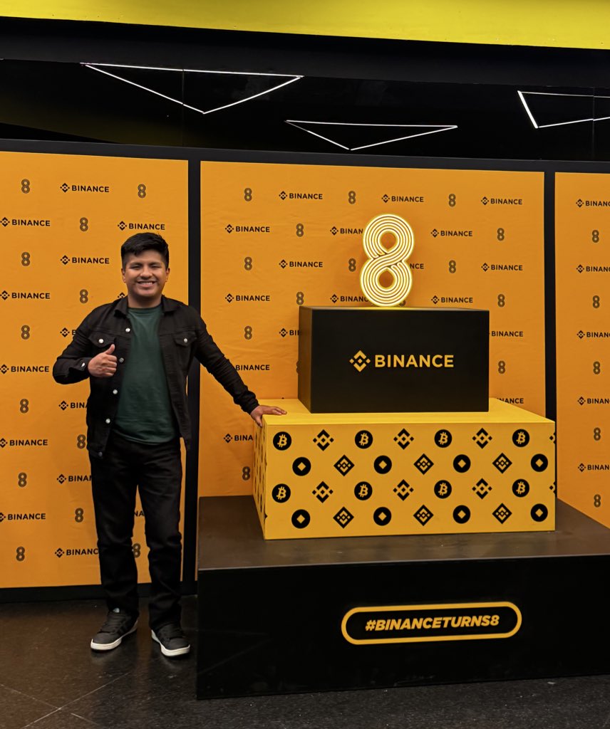 aleregex's tweet image. la neta… esta era la foto que quería subir en #LinkedIn 📸
Pasamos por @googlemexico y @Meta🇲🇽 Gracias @StellarOrg y @TheBAFNetwork por las increíbles charlas, buen networking y mucha buena vibra web3
hasta nos colamos al cumple #8 de @binance 🎉
#casabuilder @Stellar_LATAM